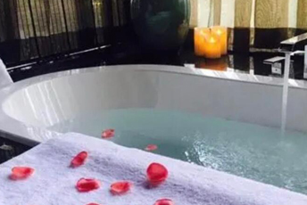 广州从化水疗池中的失重冥想：当身体学会漂浮